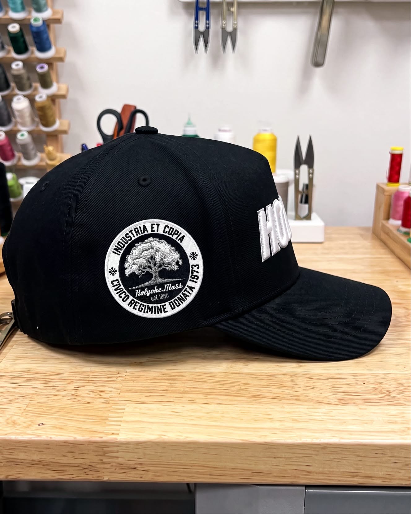 "HLYK BOSS HAT" B&W